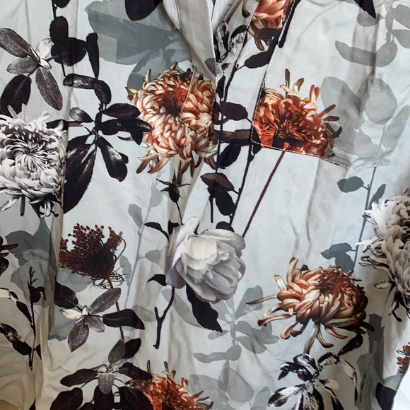 Contemporaine by Simons Floral Blouse Size XS EUC - Picture 6 of 7